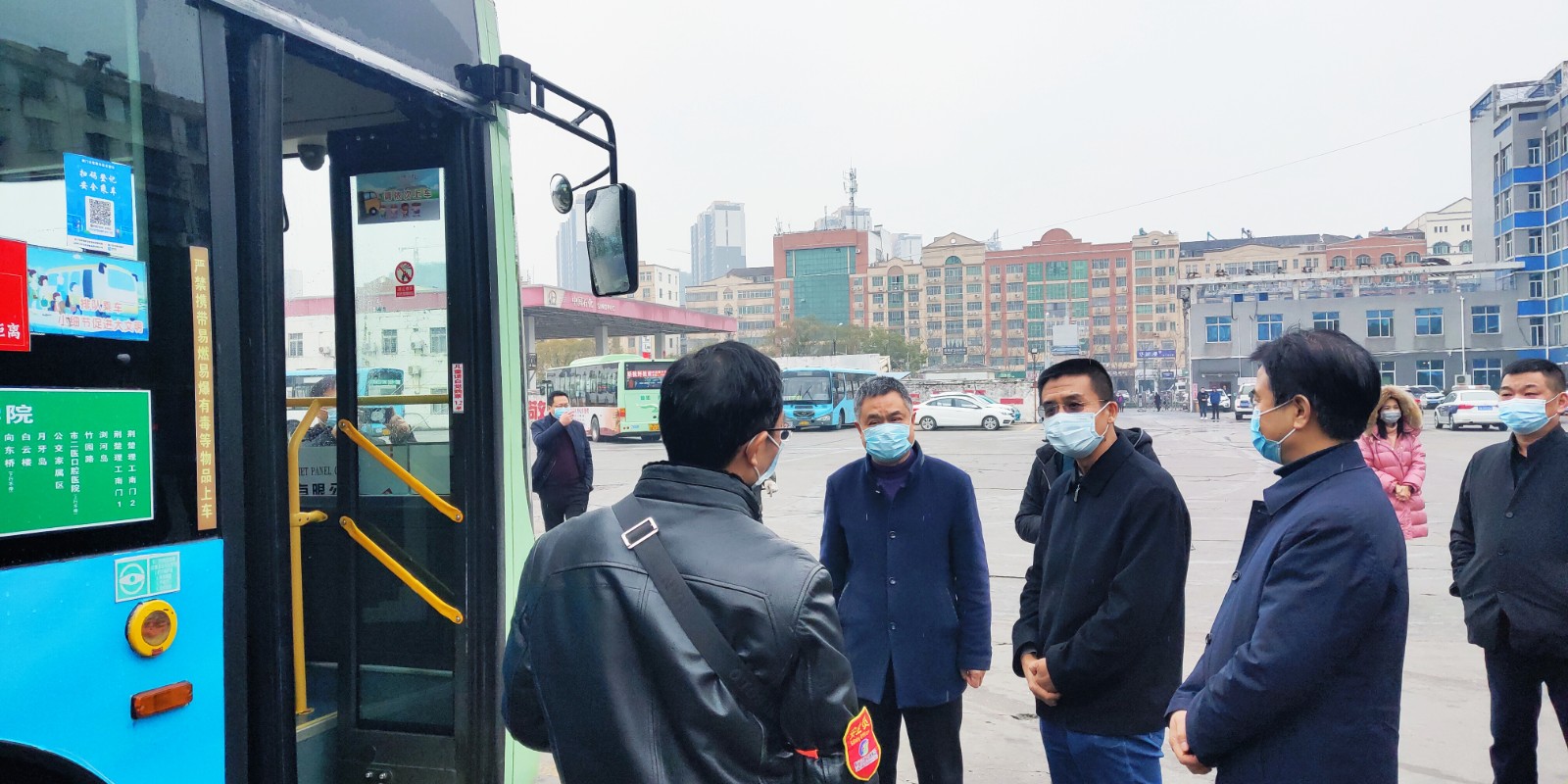 門(mén)市長(zhǎng)詢(xún)問(wèn)駕駛員工作生活情況.jpg